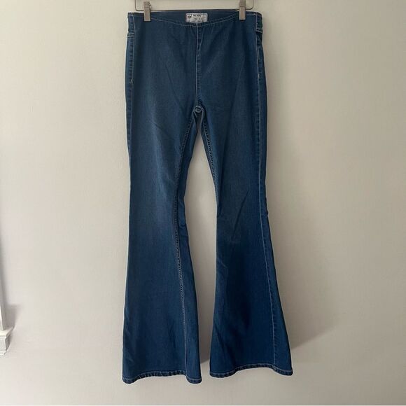Free People Flare Jeans Pull On Bell Bottoms Size 28 Boho Hippie Festival - Picture 1 of 11